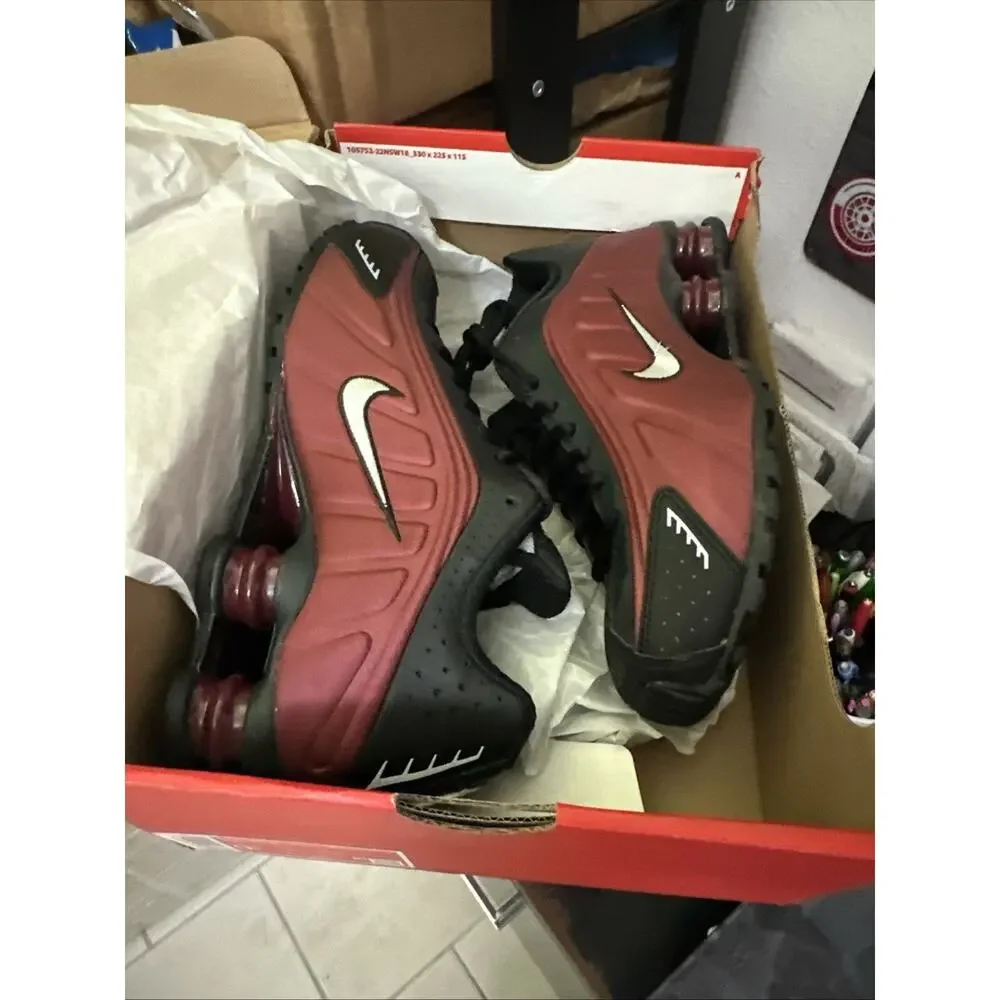 New Women's Size 9.5 Nike Shox R4 Black Team Red AR3565-009 Men's Size 8